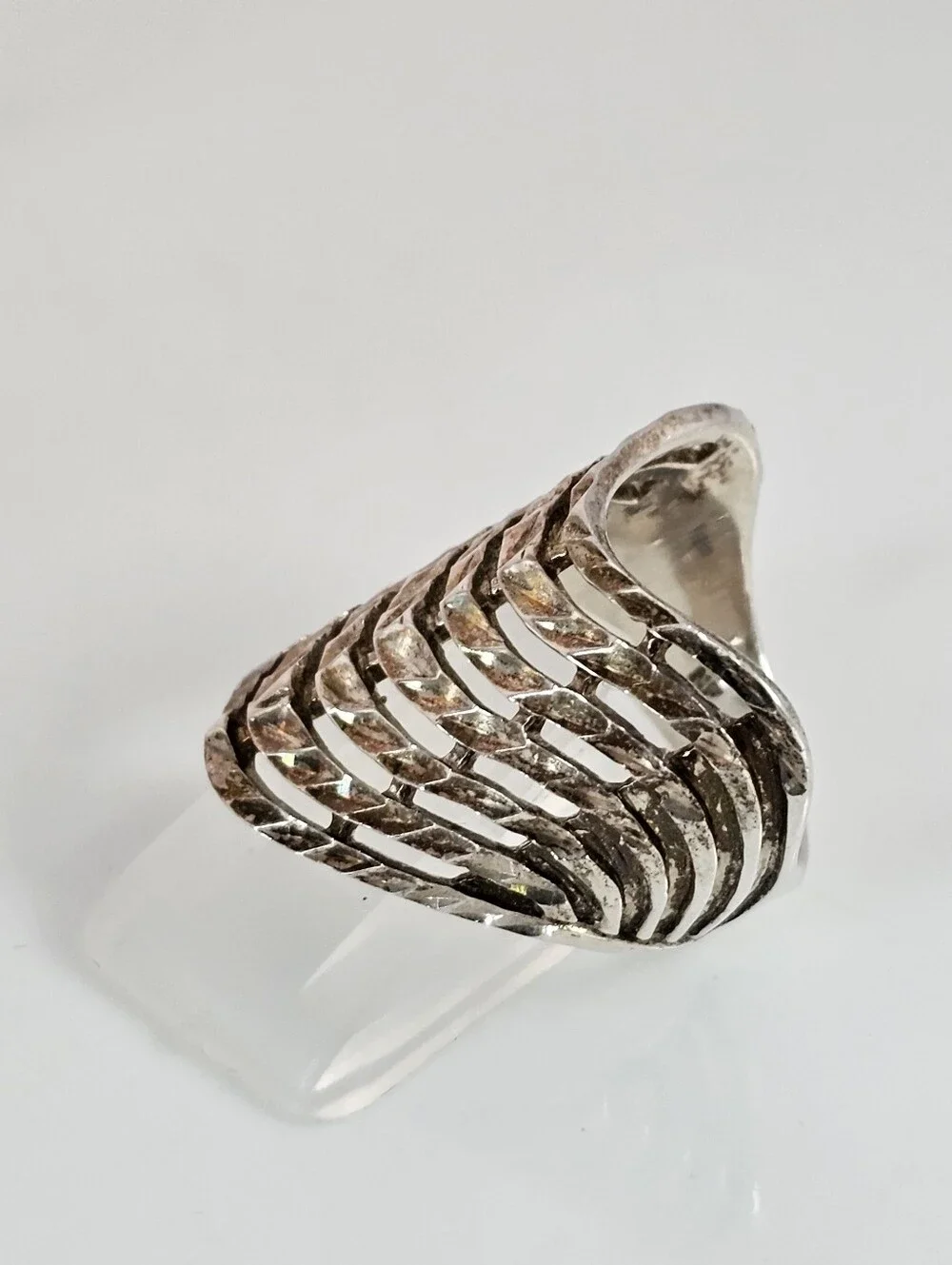 Vintage Chevron Style Ring Sterling Silver Ring Size 7!